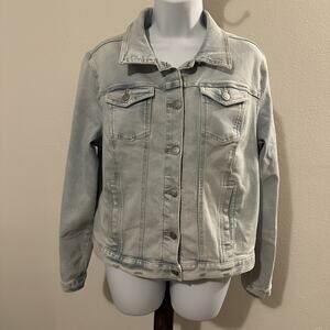 Time and Tru Women’s Light Wash Denim Jean Jacket Size L (12-14) Button Front